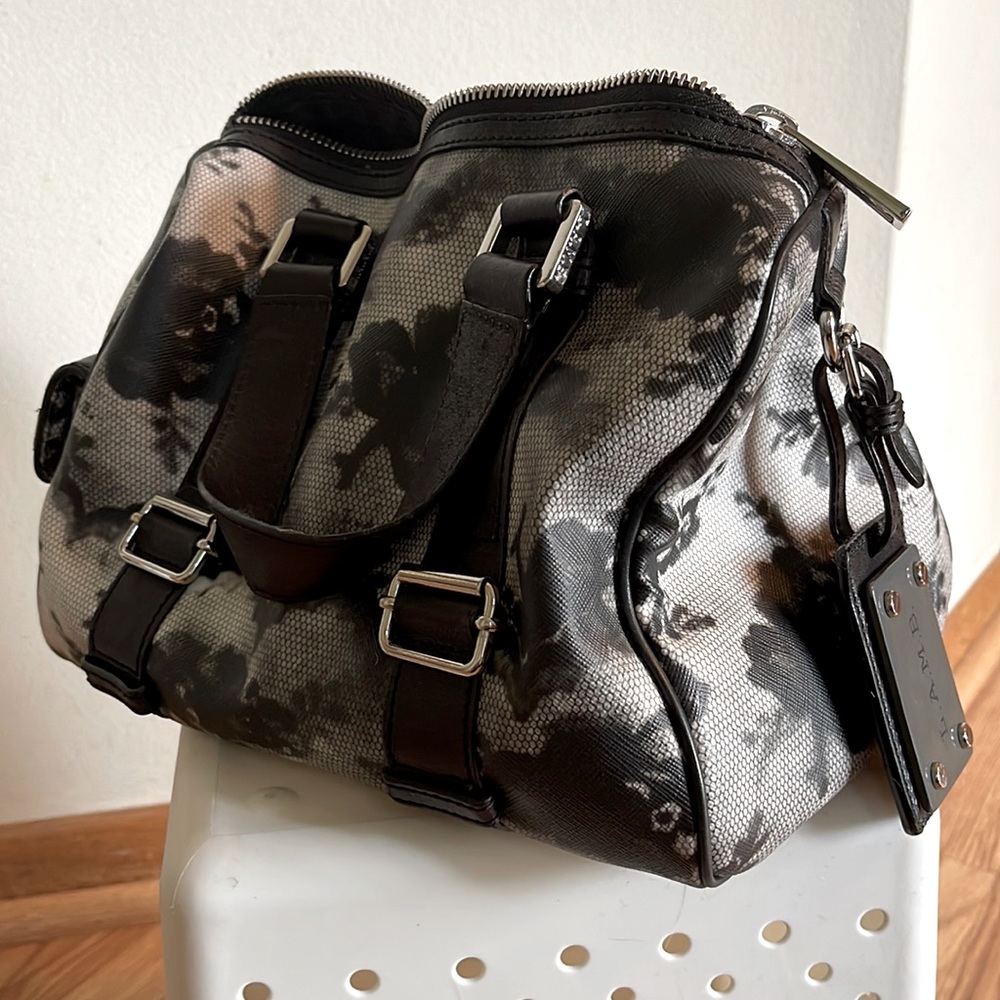 Near perfect Gwen Stefani L.A.M.B bag!